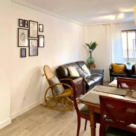 Espléndido Apto Junto A Puente - Appartement *